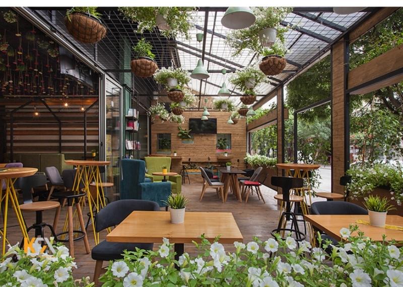 Mẫu thiết kế nội thất quán cafe sân vườn